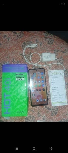 Infinix 40i new condition 8+8/128 All assesry only 4mont use 1