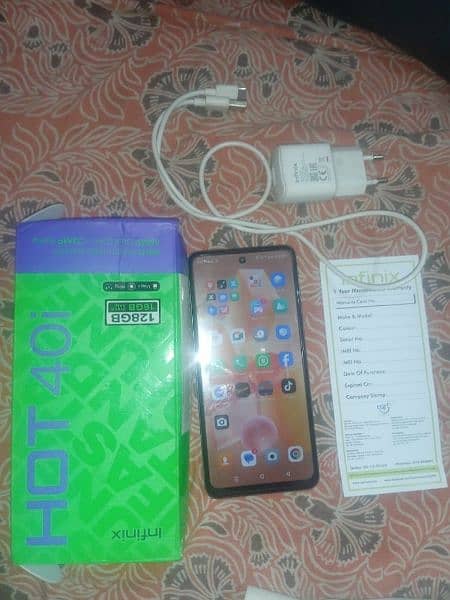 Infinix 40i new condition 8+8/128 All assesry only 4mont use 6