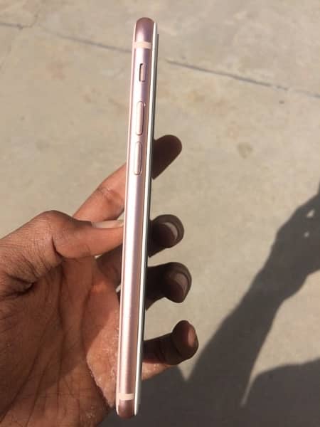 iPhone 8 Gold 3