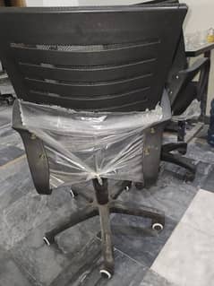 4 Used Office Chairs for Sale Design 2  (25% less price from market)
