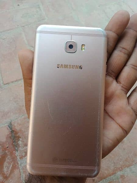 Samsung Galaxy c7 pro dual sim 4/64 memory 2