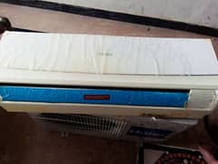 SPLIT AC HAIER ONLY 1 MONTH USE