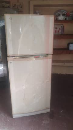 Dowlance medium large refrigerator 03087743928