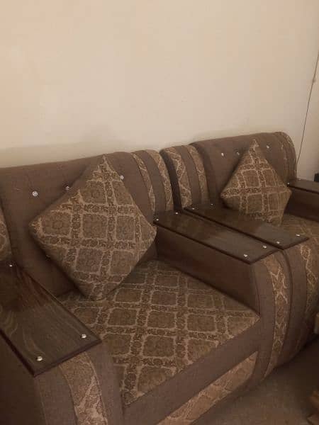 sofa brand new only 2 mon used 1