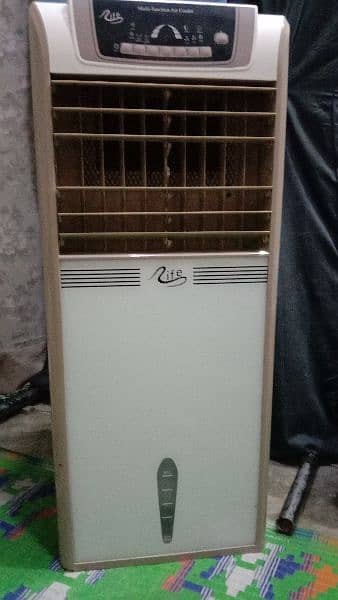 life air coller all ok no nay fault inverter ha Kam electricity use ha 9