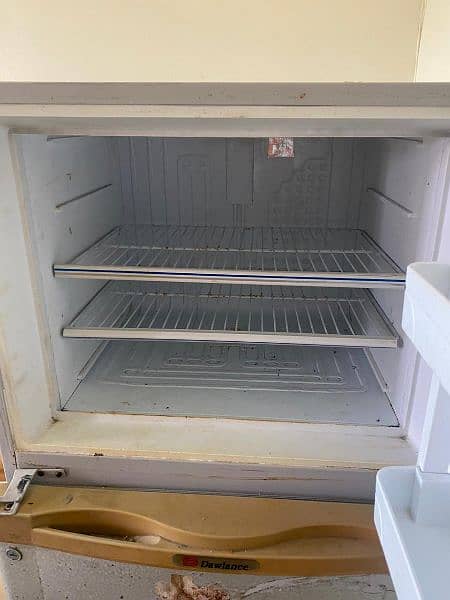 Dawlance medium sized fridge pefectly working 7