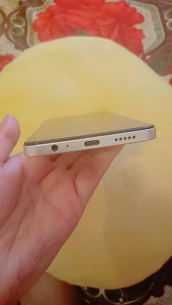 vivo y36 vibrant gold 1