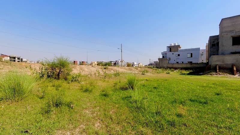 10 Marla Residential Plot Ideally Situated In LDA Avenue Block M 1