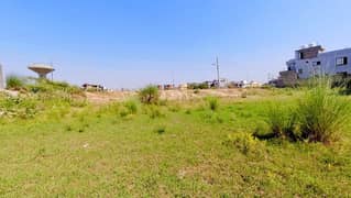10 Marla Residential Plot Ideally Situated In LDA Avenue Block M
