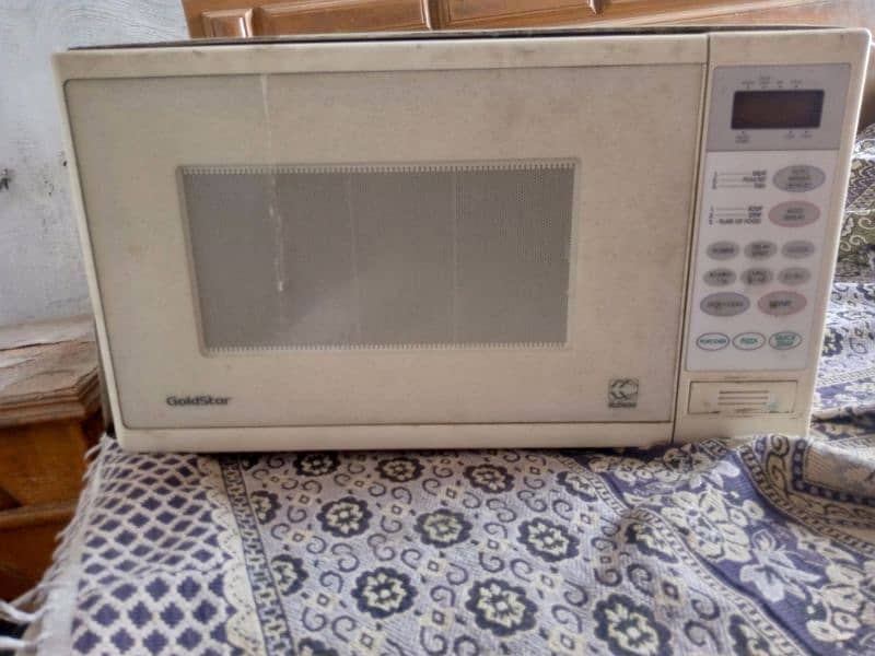 goldstar genuine microwave oven large size no fault 0