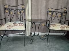 stylish heavy iron chairs with table