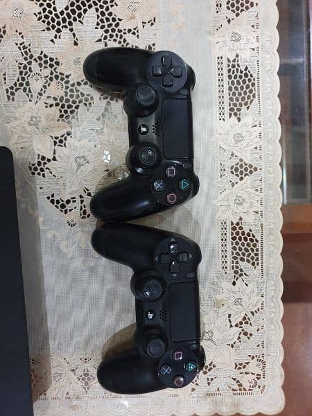 PS4 Slim 500gb + 2 ORIGINAL controllers FOR SALE!! 2