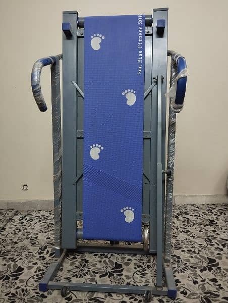 lightly used and affordable manual treadmill 4