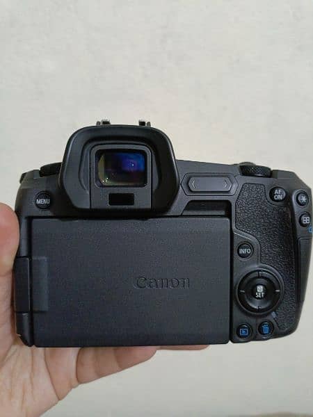 canon EOS R body only 6