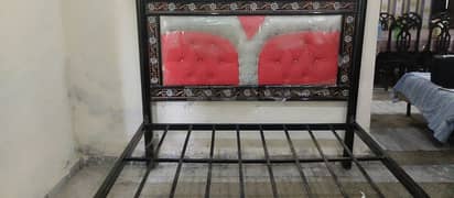 King Size Iron Bed 0