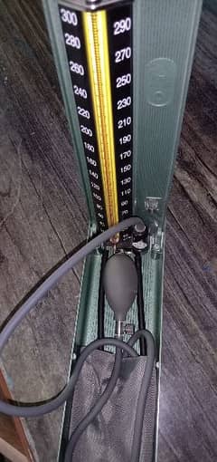 sphygmomanometer+ stethoscope 0