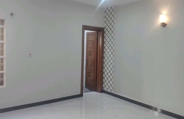 Upper Portion For rent Situated In Pakistan Town 4