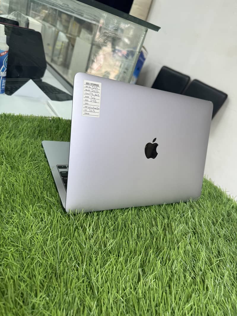 Apple MacBook Air 13.3 M1 Ram 8 /16 SSD 256 / 512 Excellent Condition 1