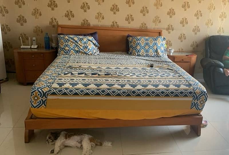 i m selling my full bed room set with out mattress 0
