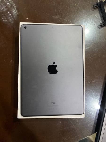 IPad 8                                   read description 3