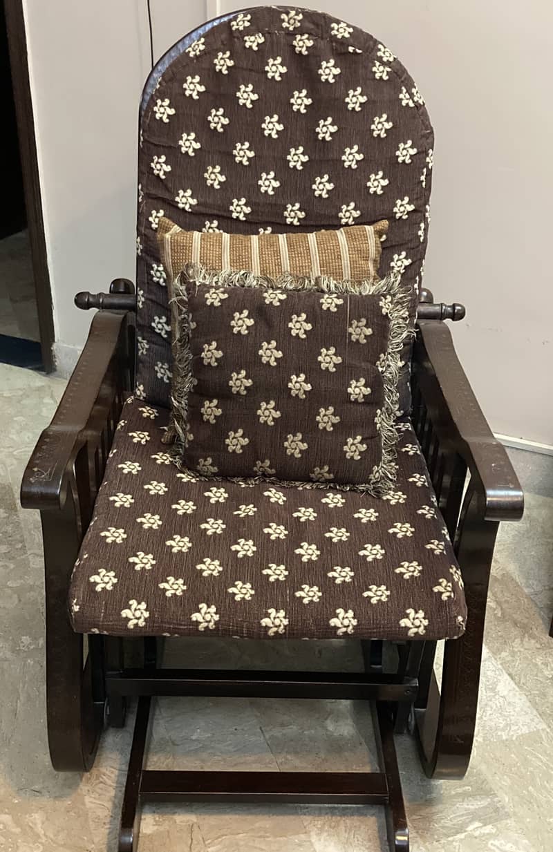 Rocking Chair with Footrest | Urgent Sale 0