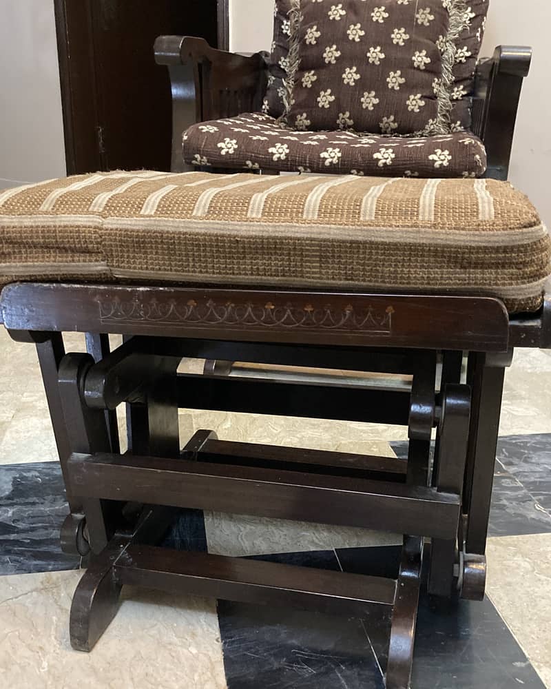 Rocking Chair with Footrest | Urgent Sale 1