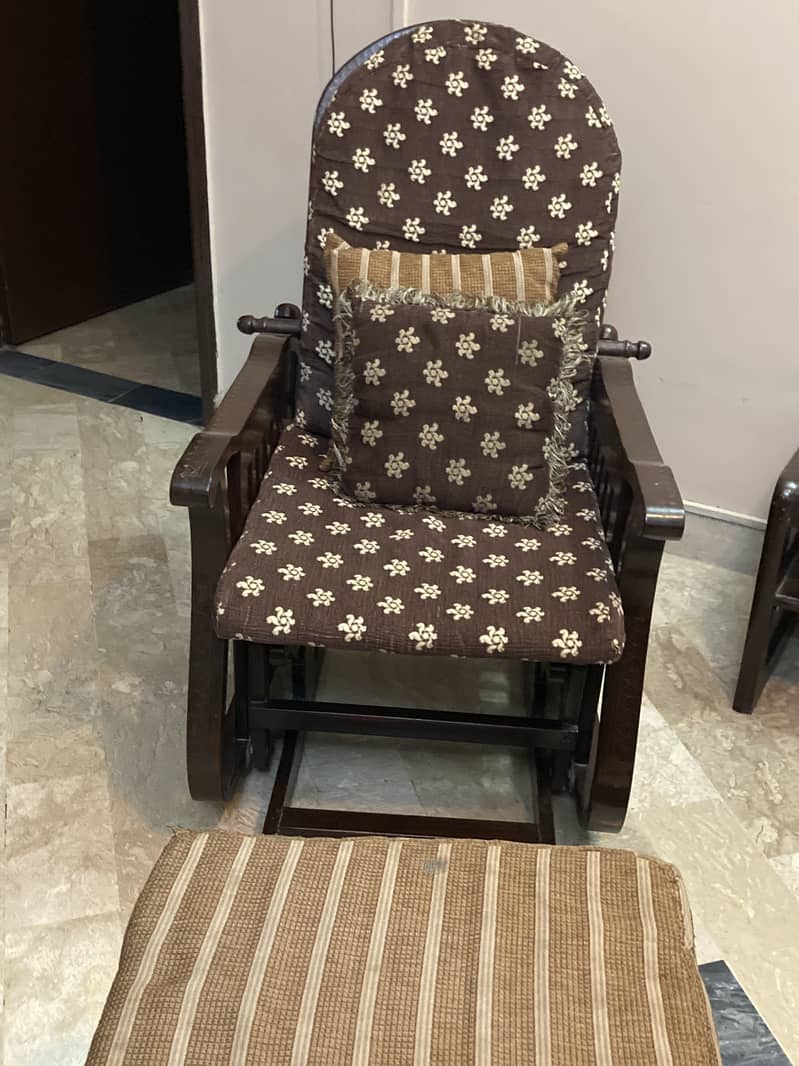 Rocking Chair with Footrest | Urgent Sale 3