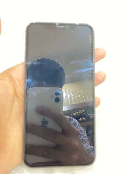 iphone 11 Pro Max 64GB 10/10 with box and charger 6