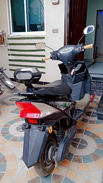 Electric Scooter for Sale / YJ Future Electric Scooter in Cheap Price 2