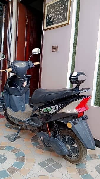 Electric Scooter for Sale / YJ Future Electric Scooter in Cheap Price 3