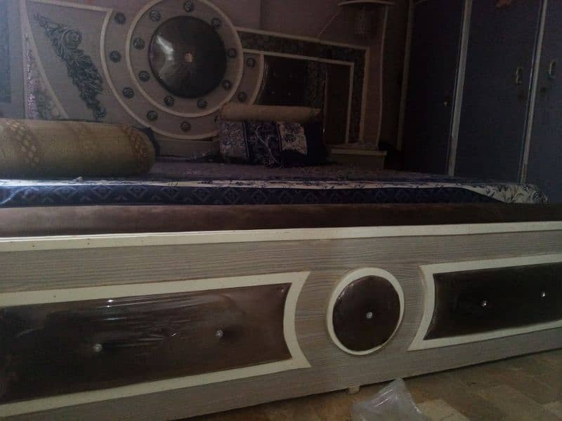 Bedroom 4 pcs set only six months used 1