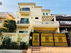 Looking For A Facing Park House In Marghzar Officers Colony 0