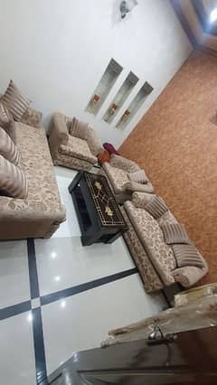 7 seter sofa set with table
