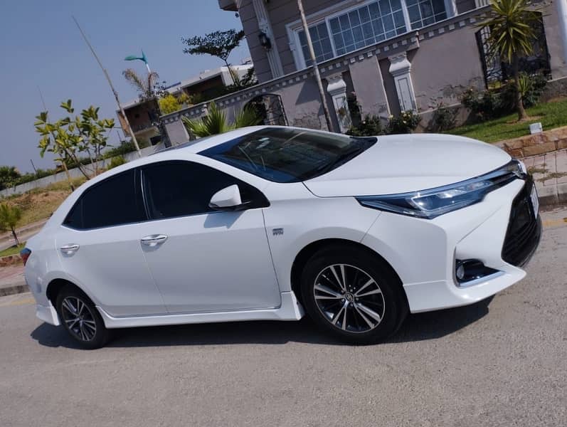 Toyota Corolla Altis 2017 13