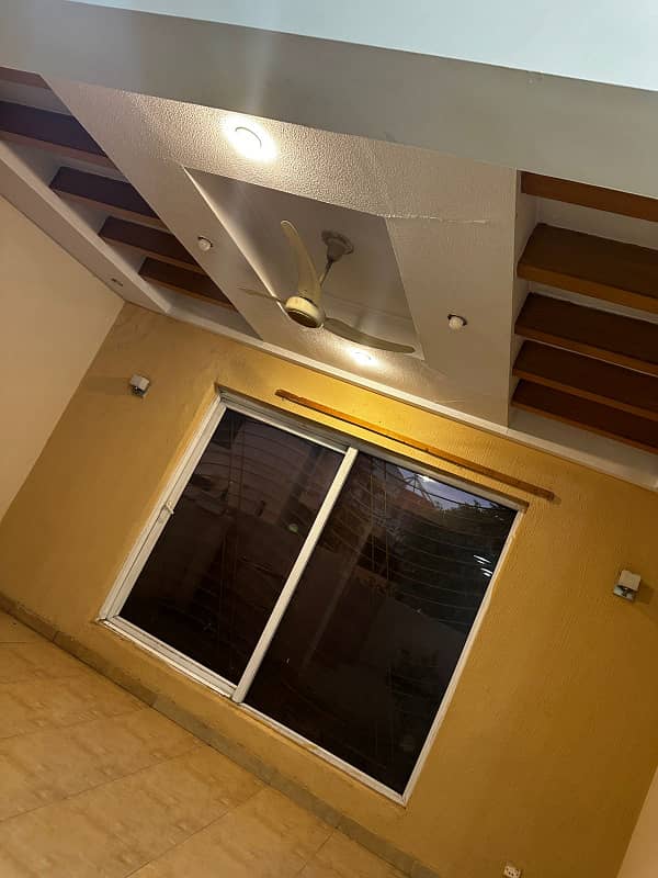 10 MARLA FULLY RENOVATED VERY BEAUTIFUL BUNGALOW AVAILABLE FOR RENT 12