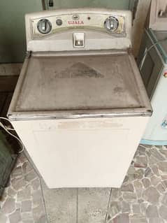 High-Quality White Washing Machine - Great Condition
