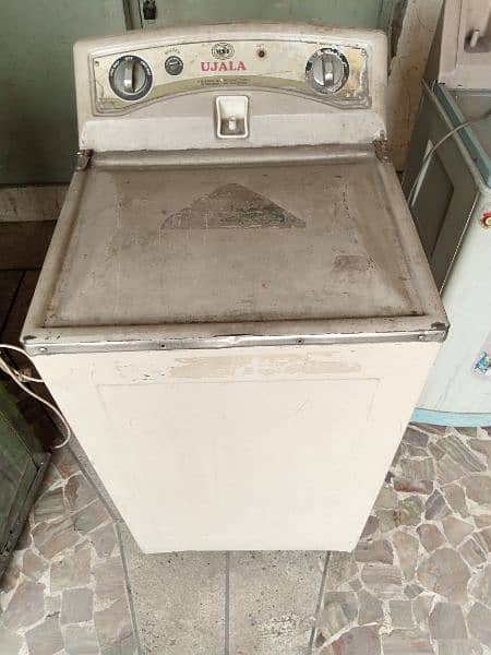 High-Quality White Washing Machine - Great Condition 0