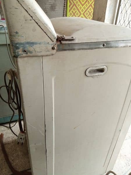 High-Quality White Washing Machine - Great Condition 1