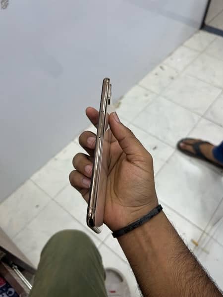 Iphone Xsmax 64GB Pta Approved 3