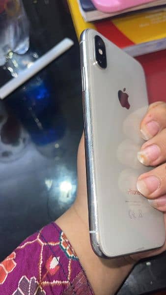 iphone xs in white 64 gb non pta 1