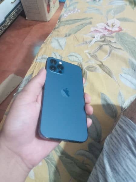 iphone 12 pro 256GB Factory Unlock 2 month sim time 7