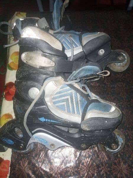 Skating Shoe 10by8.5 condition best running speed 2 wheels 3