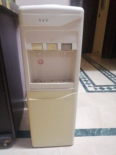 water dispenser in used condition 0