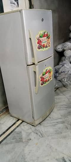 medium size frige 0