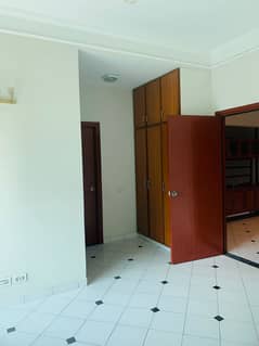 5.5 Marla Hosue for rent in Green city 0