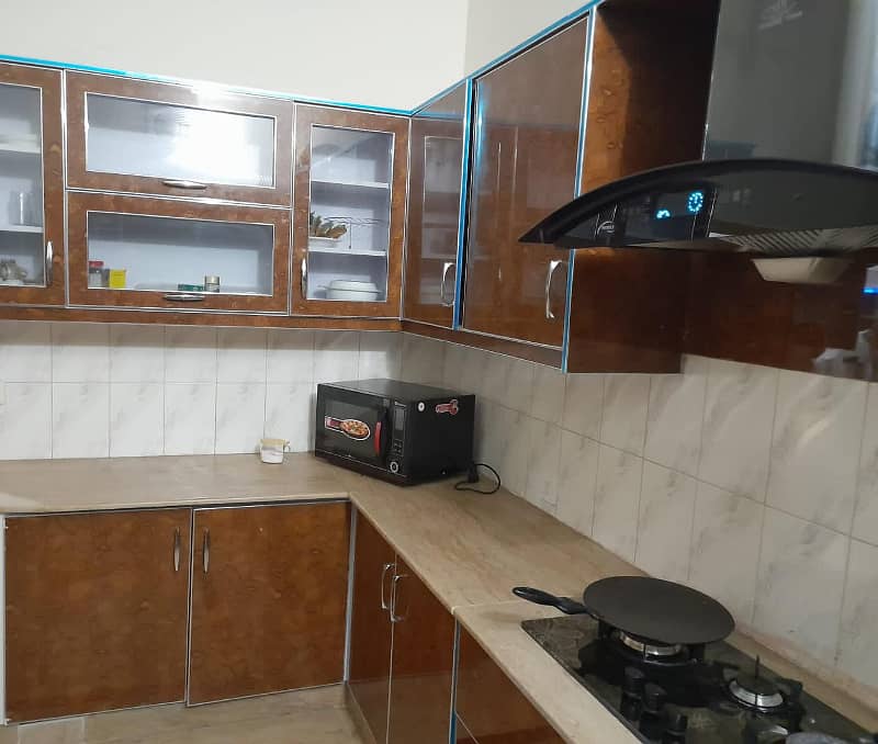 10 MARLA FULLY FURINSHED HOUSE FOR RENT IN DHA PHASE 8 4