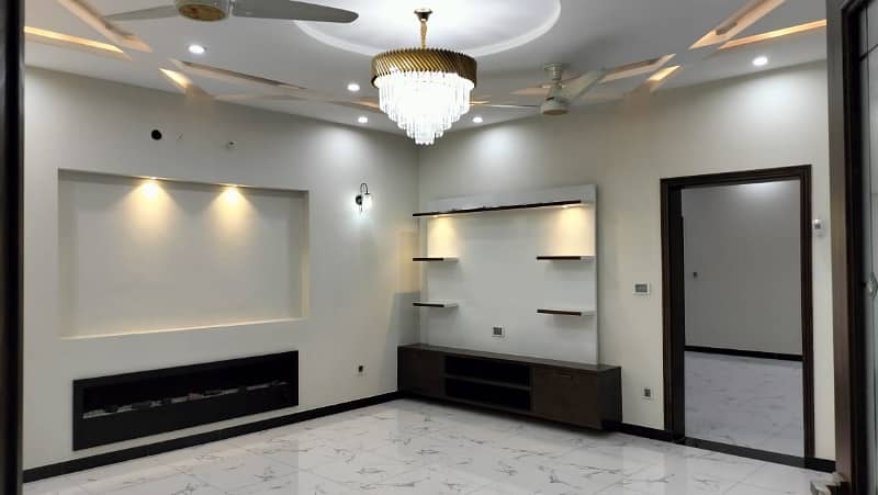 Ready To Buy A Flat 480 Square Feet In Lahore 3