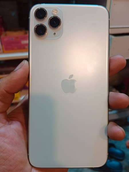 I phone 11 pro Max . white . 256GB ,jv ,90 halth batrry 0