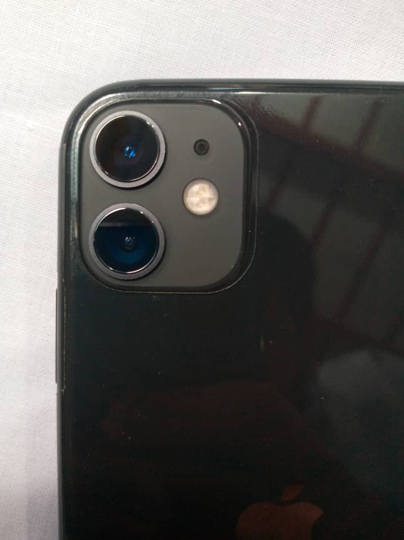 Iphone 11 Factory Unlock Sealed Phone 10/10 ok 2