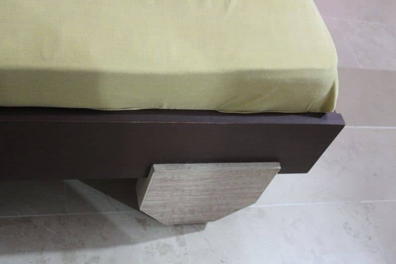 Stylish Wooden bed Set x 2 side table x 1 wardrobe x 1 Dressing table 8